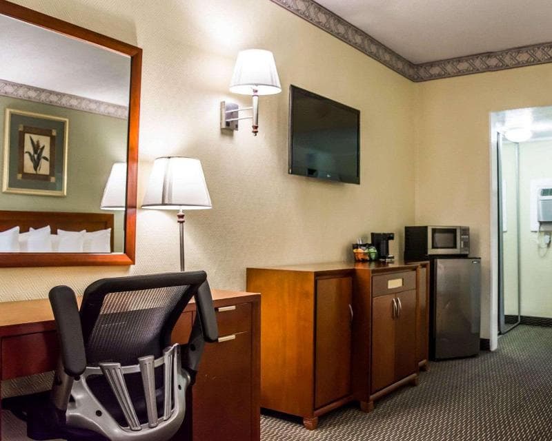 Quality Inn Airport - Cruise Port 4
