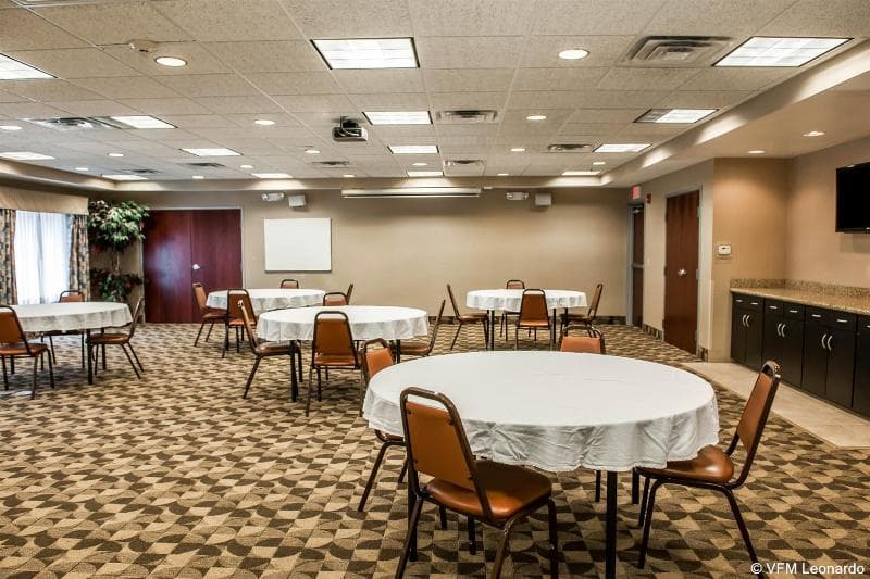Comfort Suites South 5