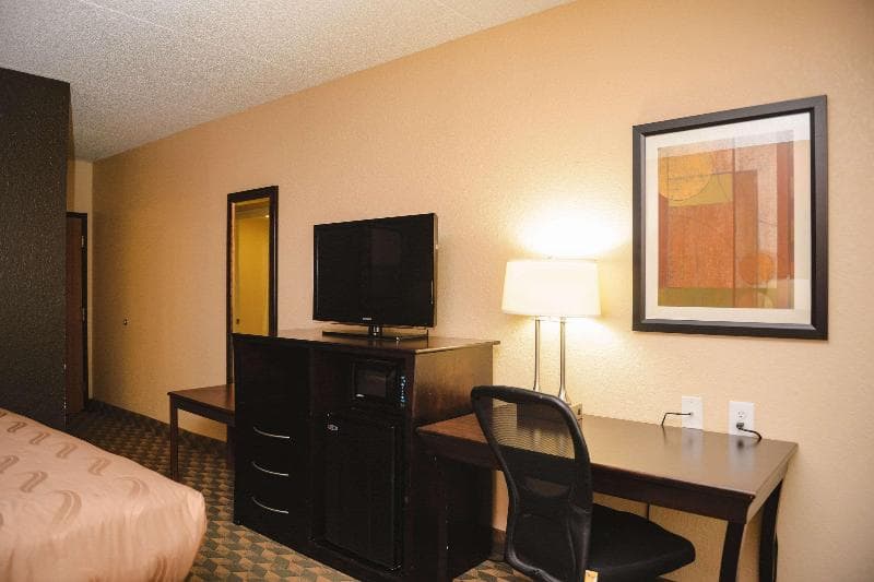 Quality Inn & Suites Starlite Village Conference Center 3