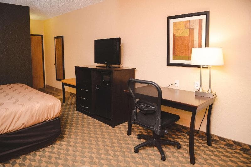 Quality Inn & Suites Starlite Village Conference Center 4