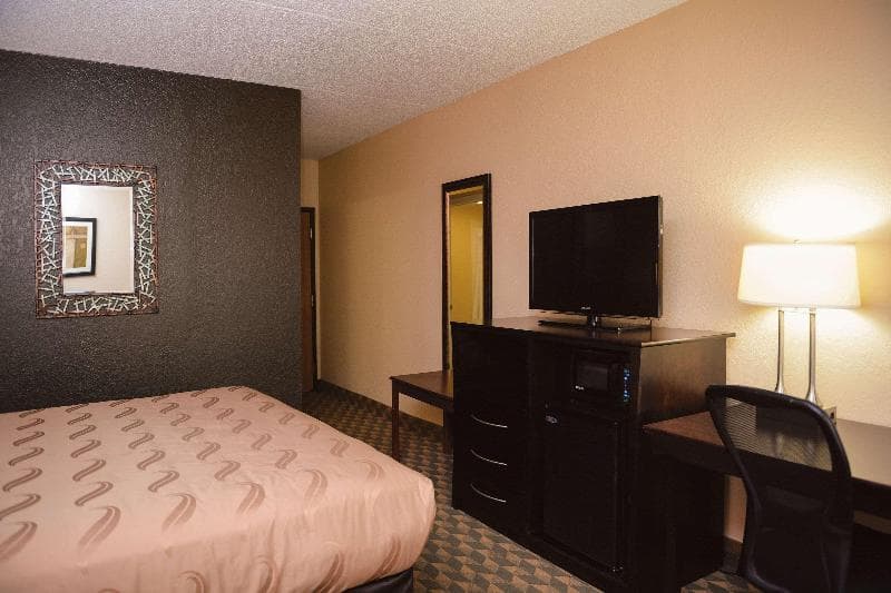 Quality Inn & Suites Starlite Village Conference Center 5