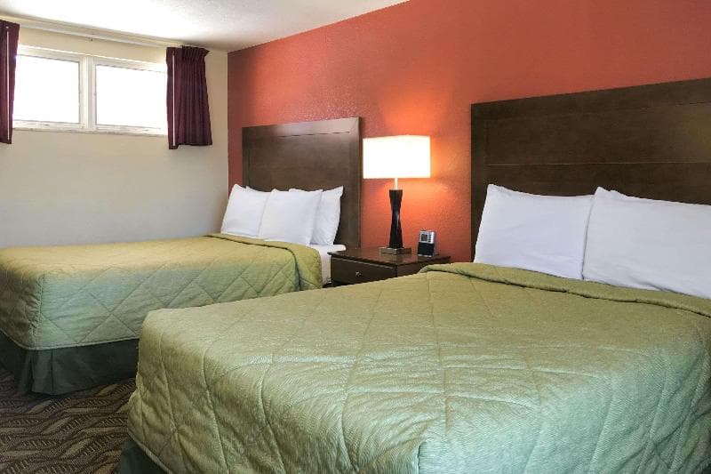 Super 8 by Wyndham Greensburg 2