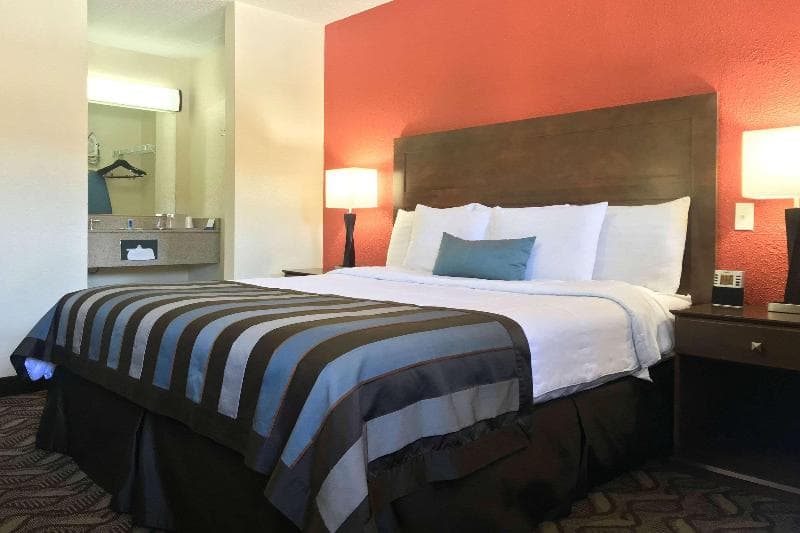Super 8 by Wyndham Greensburg 4