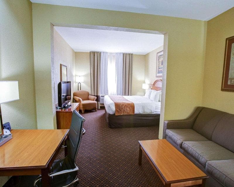 Comfort Suites Brenham 5