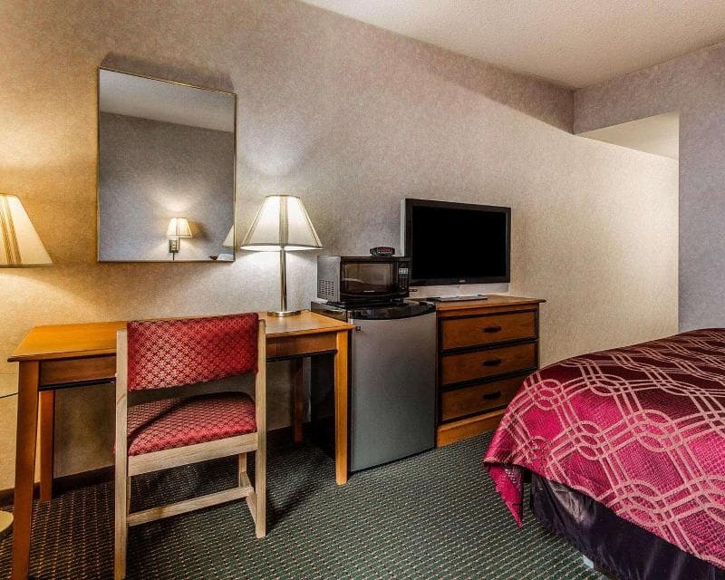 Days Inn by Wyndham Manitowoc main