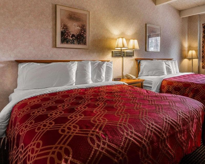 Days Inn by Wyndham Manitowoc 5