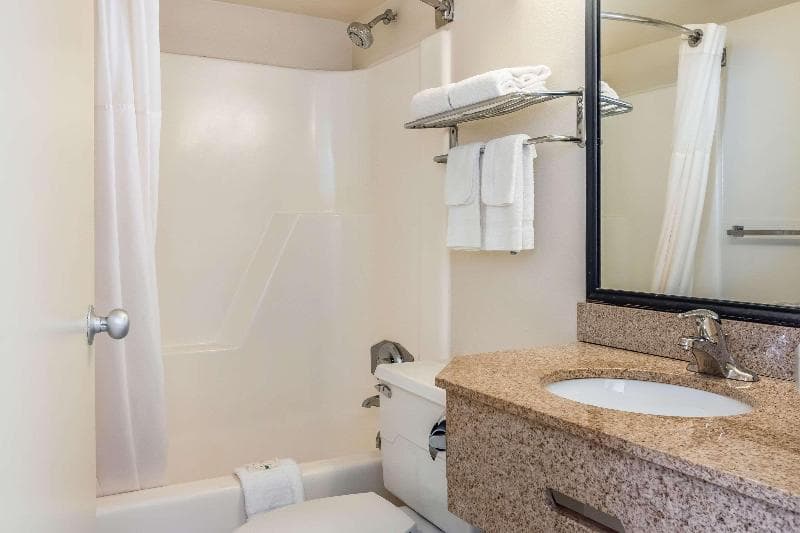 Quality Inn & Suites 2