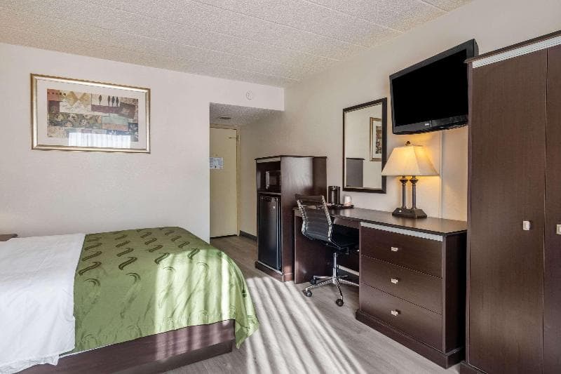 Quality Inn & Suites 5