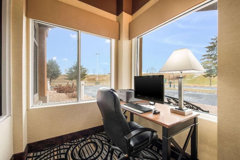 Quality Inn & Suites photo 1