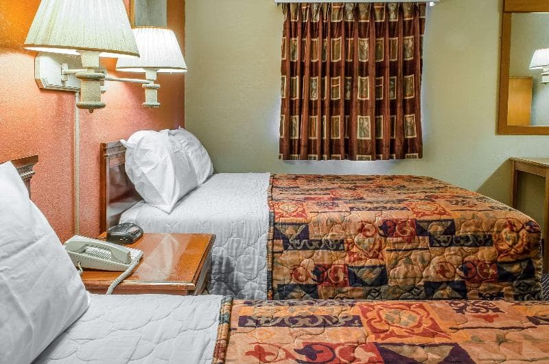 Rodeway Inn 4