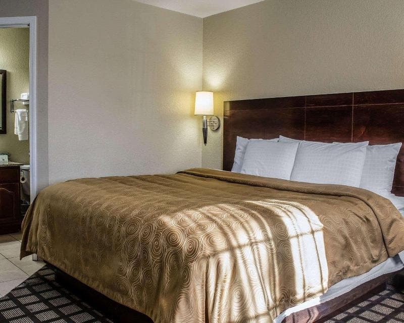 MainStay Suites Coralville - Iowa City 4