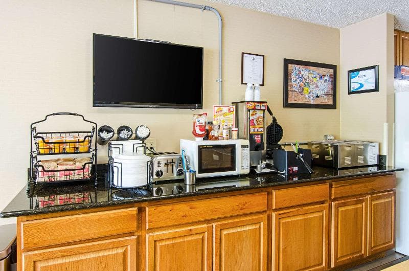 Econo Lodge Lynchburg 3