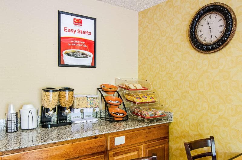Econo Lodge Lynchburg 4