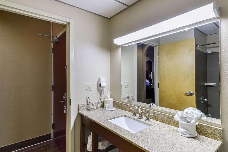 Quality Suites Lubbock 3