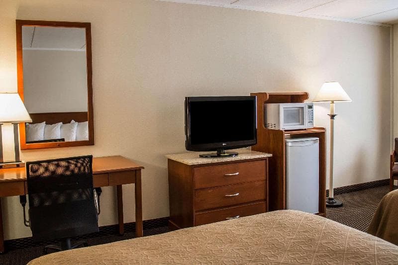 Baymont by Wyndham Youngstown 5