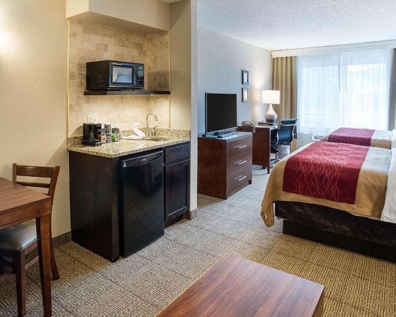Comfort Inn West 3
