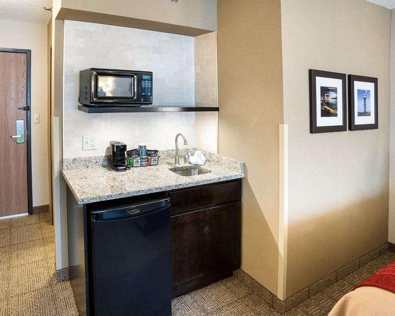 Comfort Inn West 5