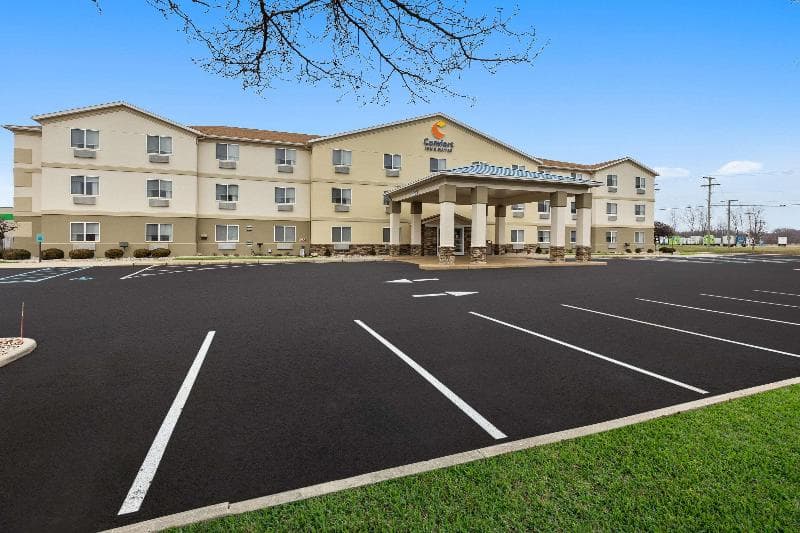 Comfort Inn & Suites 3