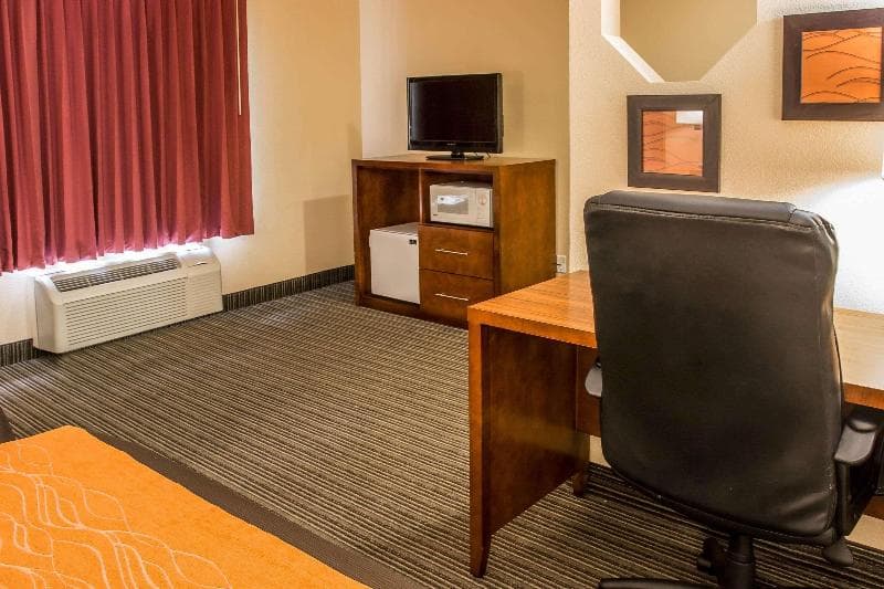 Country Inn & Suites by Radisson, Battle Creek, MI 4