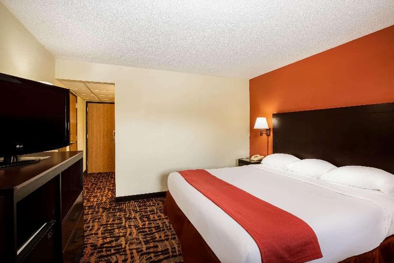 Super 8 by Wyndham Lawrence KU 4
