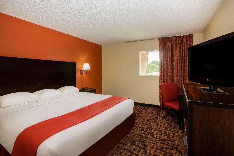 Super 8 by Wyndham Lawrence KU 5