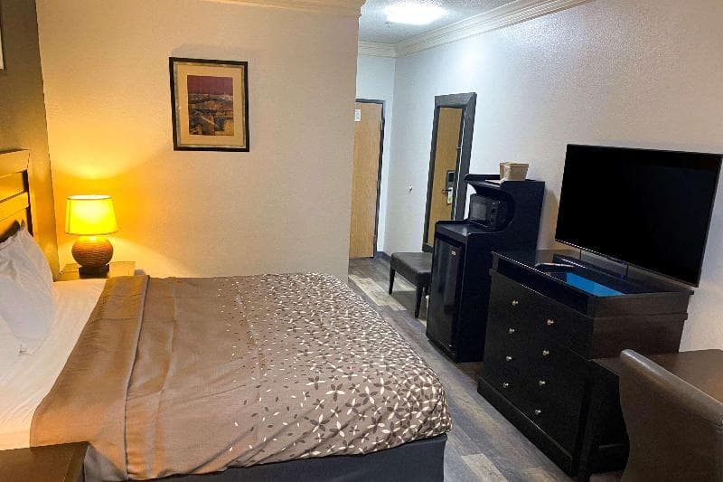 Rodeway Inn 4
