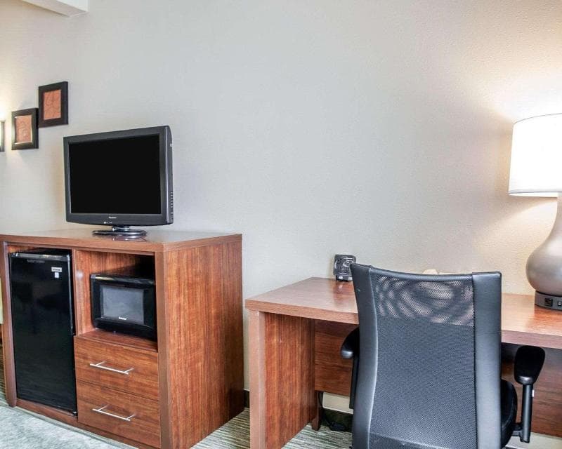 Comfort Suites North 2