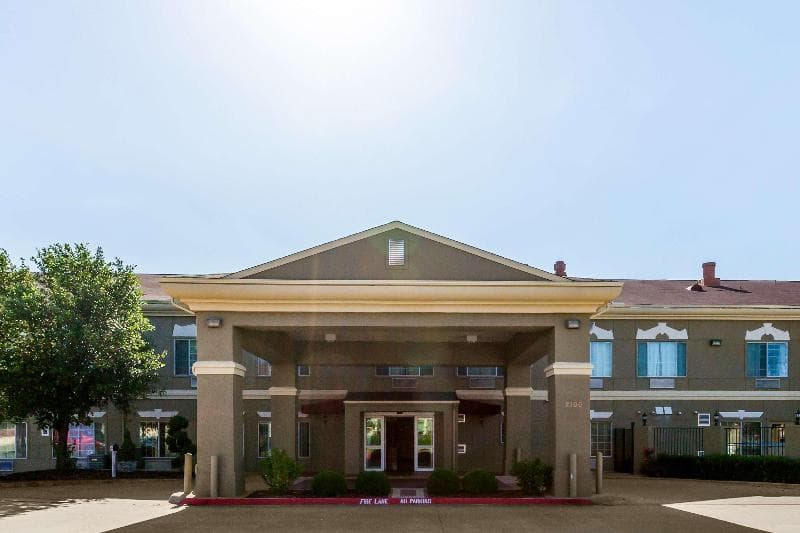 SureStay Plus Hotel by Best Western Mesquite photo 1