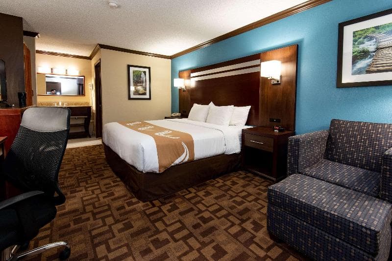 Quality Inn & Suites Quakertown 3