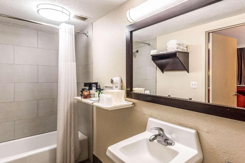 Quality Inn 5
