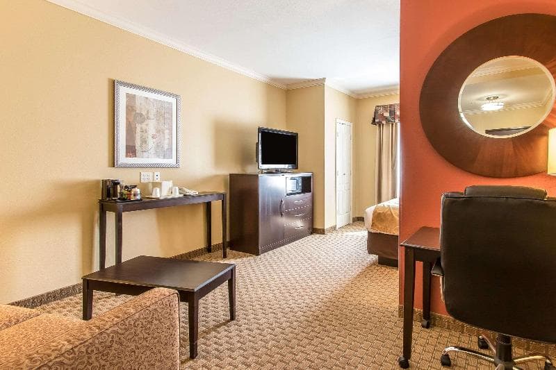 Comfort Suites Lawton Near Fort Sill photo 1