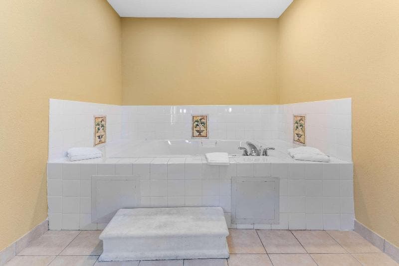 Comfort Suites Findlay 4