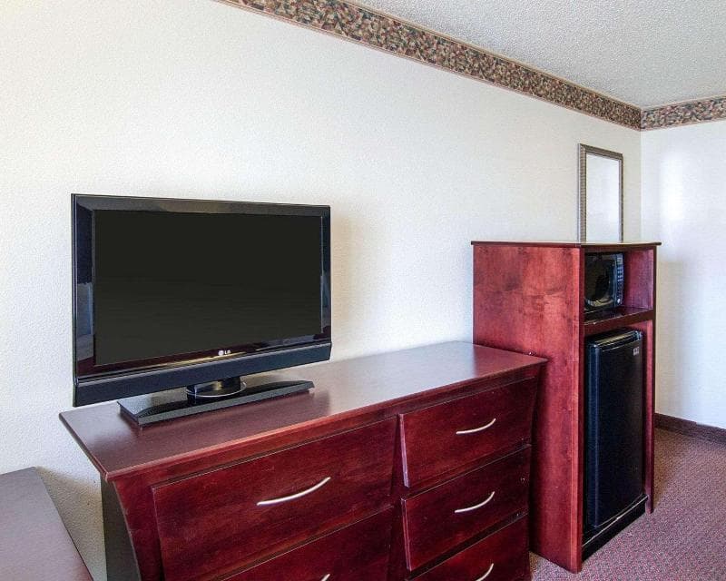 Quality Inn 4