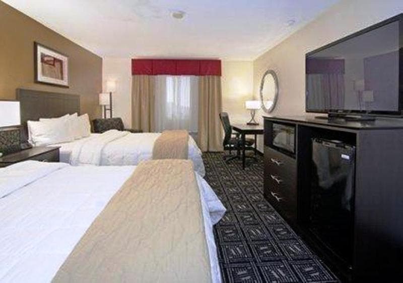 Quality Inn & Suites 4