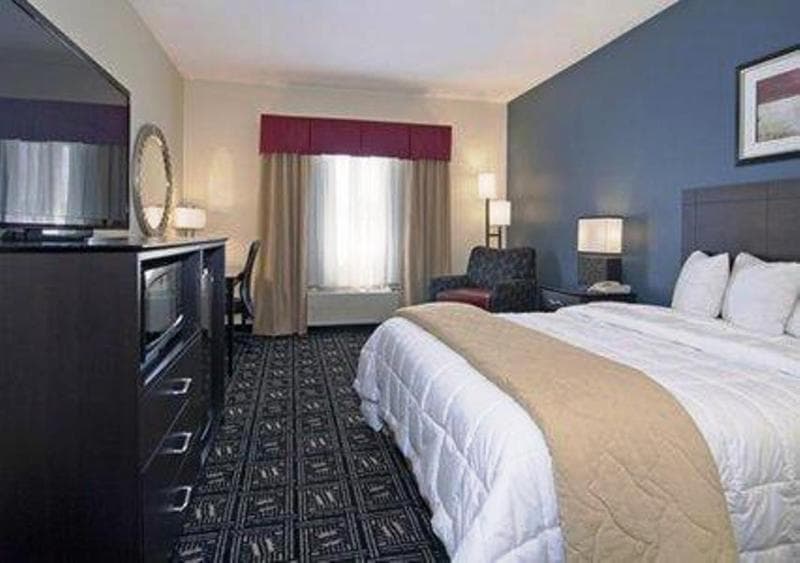 Quality Inn & Suites 5