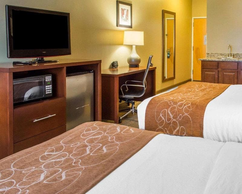 Comfort Suites Waldorf 2