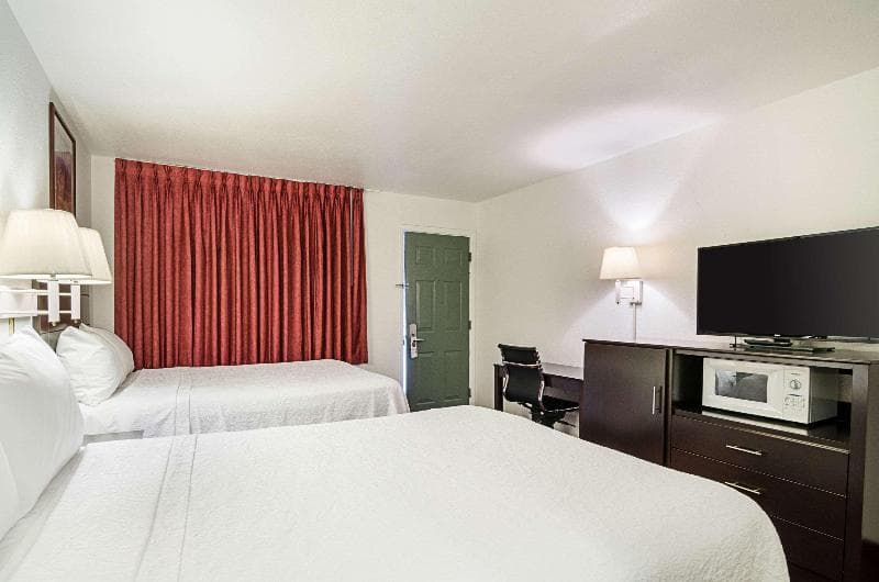 Rodeway Inn photo 1