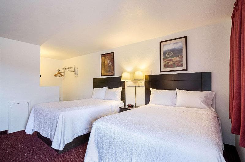 Rodeway Inn 4