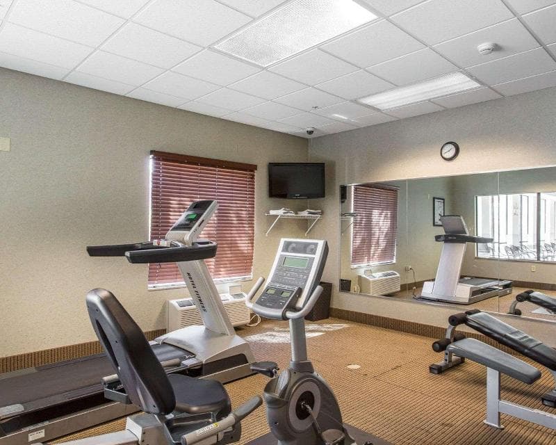 Comfort Inn & Suites 3