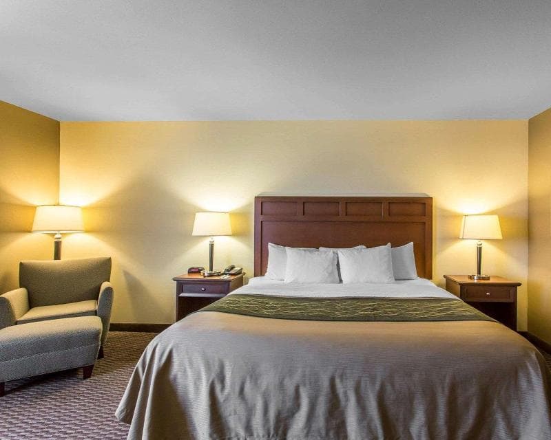 Comfort Inn & Suites 2