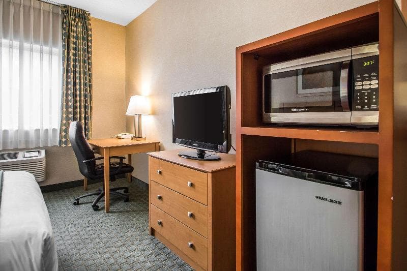 Quality Inn Dubuque On Hwy 20 5