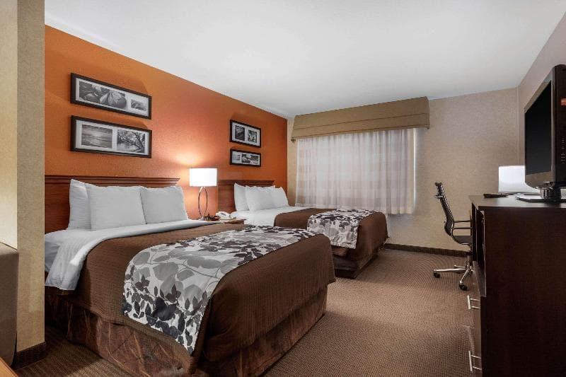 Sleep Inn & Suites Hays I-70 2