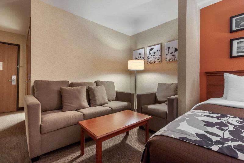 Sleep Inn & Suites Hays I-70 3