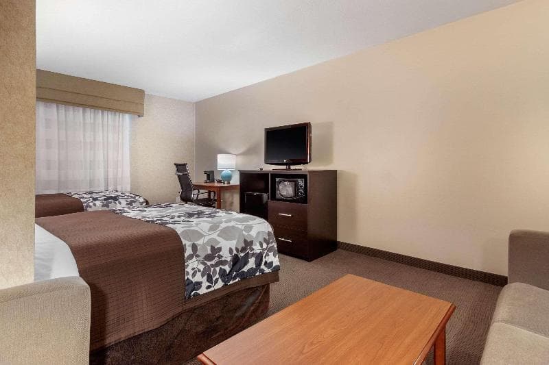 Sleep Inn & Suites Hays I-70 4