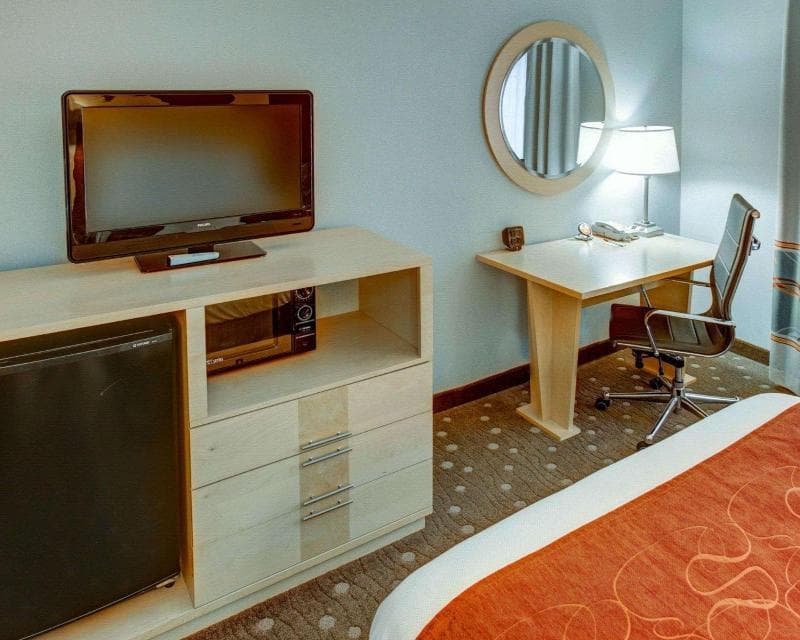 Comfort Suites Coraopolis 4