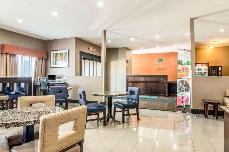 Quality Inn & Suites Salem Near I-57 4