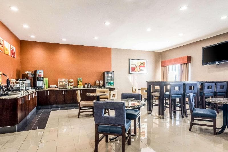 Quality Inn & Suites Salem Near I-57 5