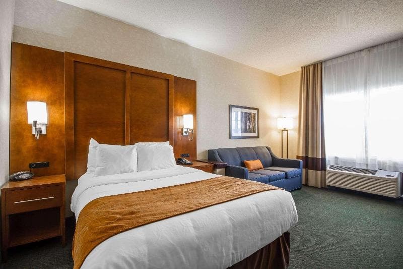 Comfort Suites Appleton Airport 3