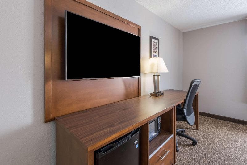 Comfort Inn Grove City 4