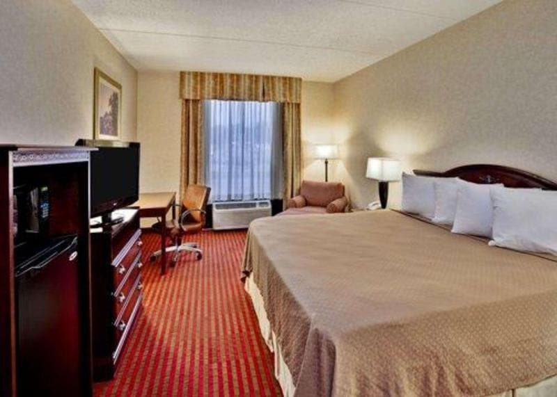 Quality Inn & Suites 5